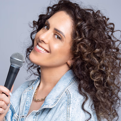 חגית גינזבורג במופע סטנדאפ