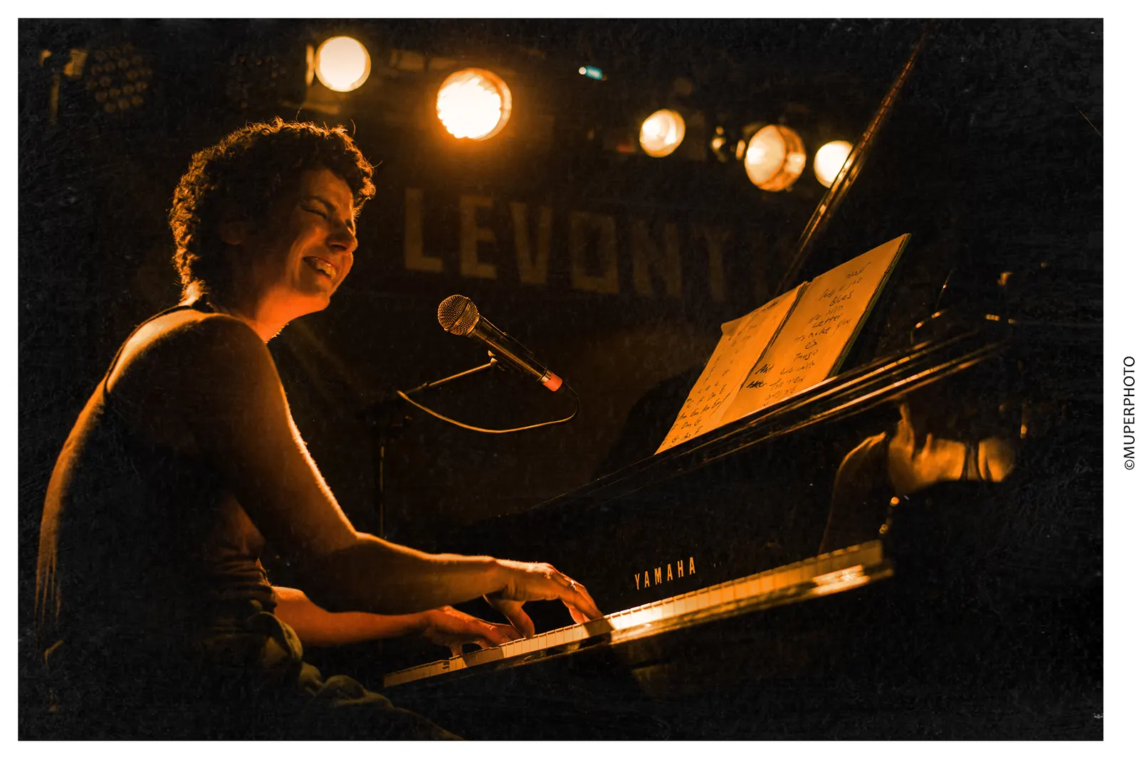 רות דולורס וייס