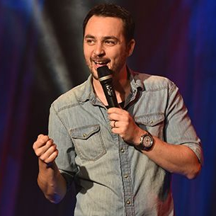 גיורא זינגר במופע סטנדאפ